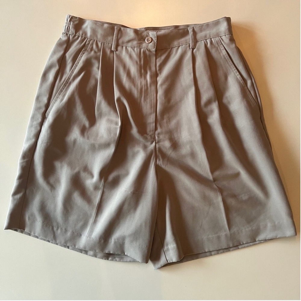 Vintage Izod Club Golf Women's Pleated Super Soft Tan Golf Shorts Size 10
